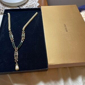 Heidi Daus imitation Pearls and Green crystals
Y-Style Necklace 10” clasped NRFB